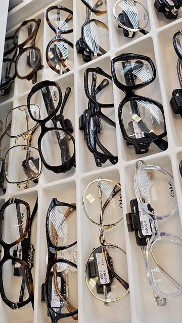 Tiroir de montures optiques, publication Instagram de M OPTIC